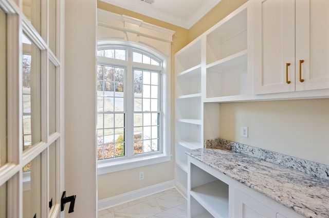 425 Shoreview Ln, Huntingdon, TN 38344