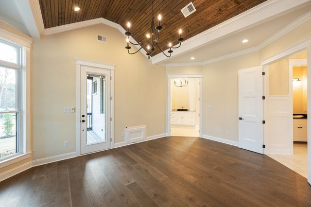 425 Shoreview Ln, Huntingdon, TN 38344