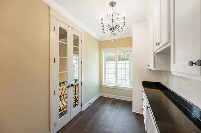 425 Shoreview Ln, Huntingdon, TN 38344