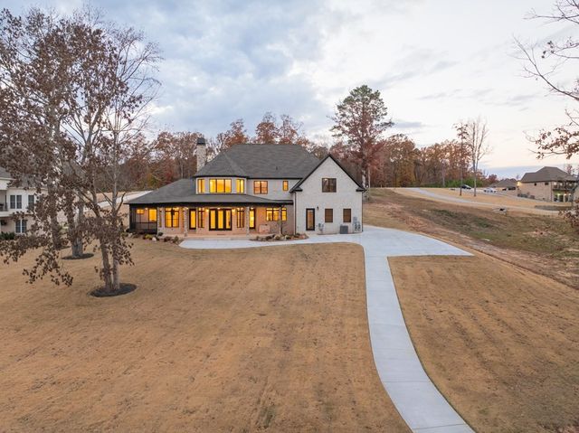 425 Shoreview Ln, Huntingdon, TN 38344