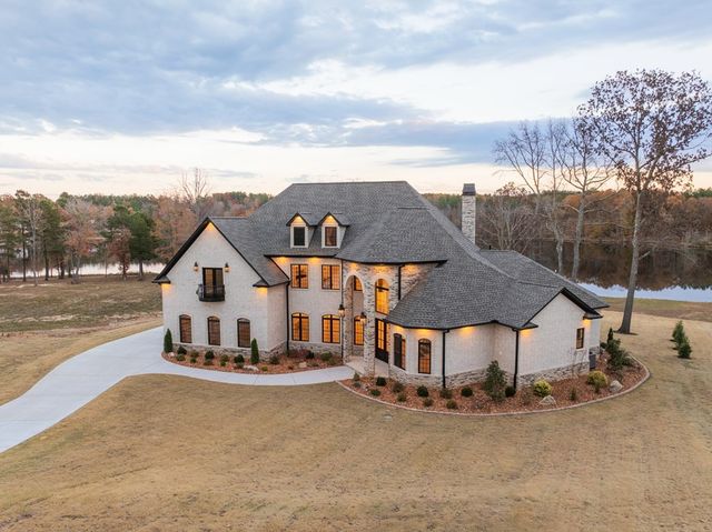 425 Shoreview Ln, Huntingdon, TN 38344