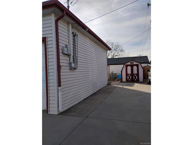 6081 E 61st Ave, Commerce City, CO 80022