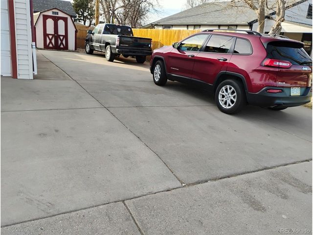 6081 E 61st Ave, Commerce City, CO 80022