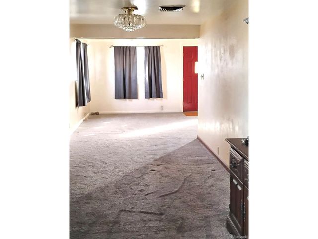 6081 E 61st Ave, Commerce City, CO 80022