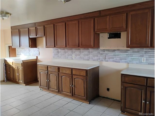 6081 E 61st Ave, Commerce City, CO 80022