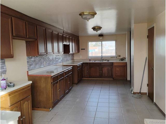 6081 E 61st Ave, Commerce City, CO 80022