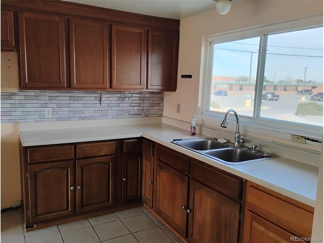 6081 E 61st Ave, Commerce City, CO 80022