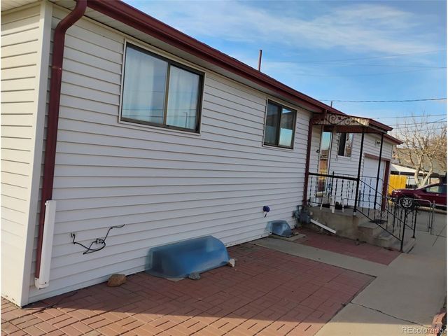 6081 E 61st Ave, Commerce City, CO 80022