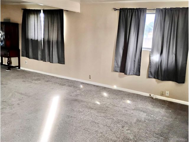 6081 E 61st Ave, Commerce City, CO 80022