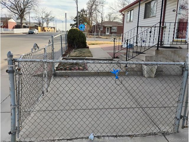 6081 E 61st Ave, Commerce City, CO 80022