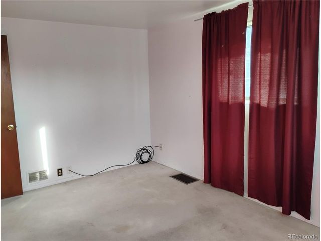 6081 E 61st Ave, Commerce City, CO 80022