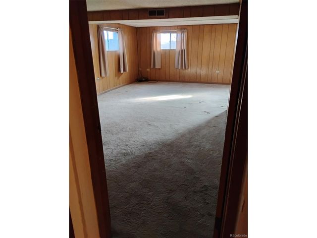 6081 E 61st Ave, Commerce City, CO 80022