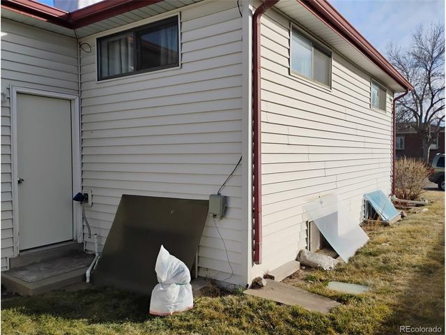 6081 E 61st Ave, Commerce City, CO 80022