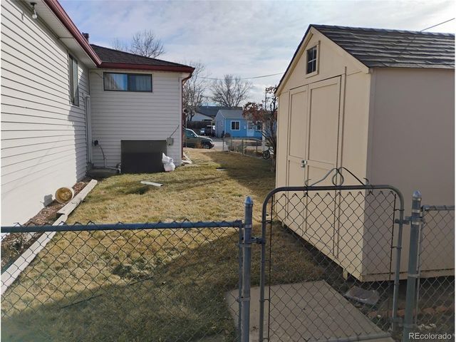 6081 E 61st Ave, Commerce City, CO 80022