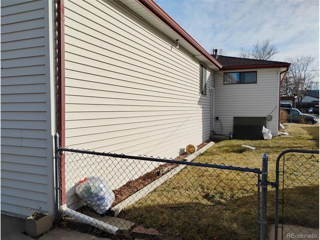 6081 E 61st Ave, Commerce City, CO 80022