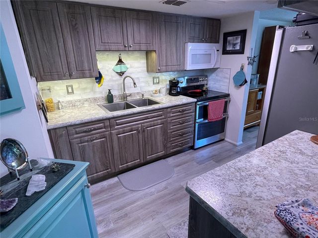 129 CAMPHOR CIRCLE C, Oldsmar, FL 34677