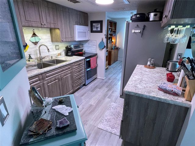 129 CAMPHOR CIRCLE C, Oldsmar, FL 34677