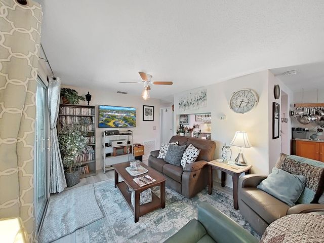 129 CAMPHOR CIRCLE C, Oldsmar, FL 34677
