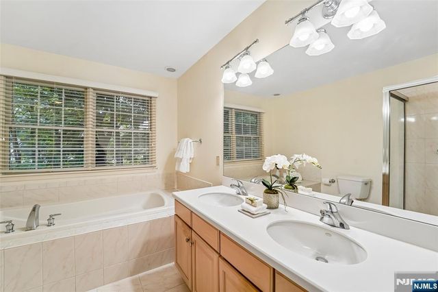 141 Greenway 41, Montvale, NJ 07645