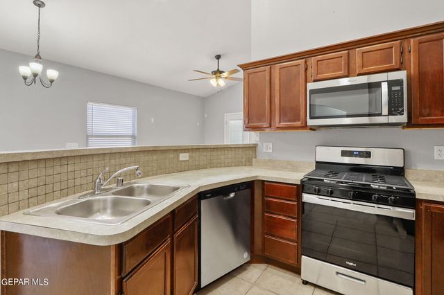 3269 MAPLE POINT Drive, El Paso, TX 79938
