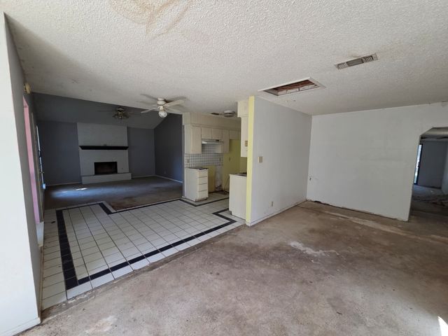 329 Walnut Avenue, Azle, TX 76020