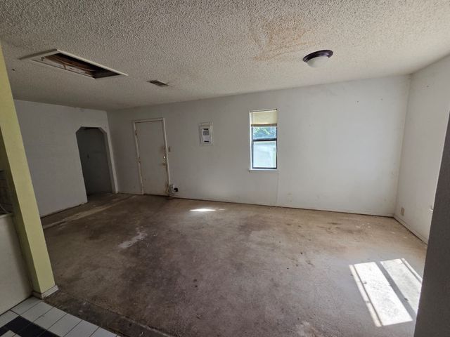 329 Walnut Avenue, Azle, TX 76020