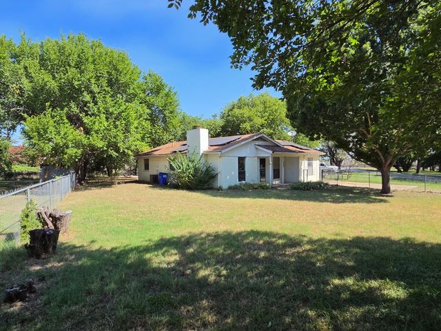 329 Walnut Avenue, Azle, TX 76020