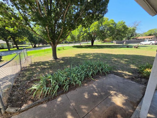 329 Walnut Avenue, Azle, TX 76020