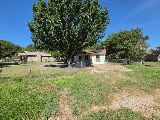 329 Walnut Avenue, Azle, TX 76020