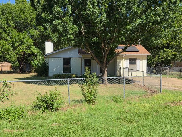 329 Walnut Avenue, Azle, TX 76020