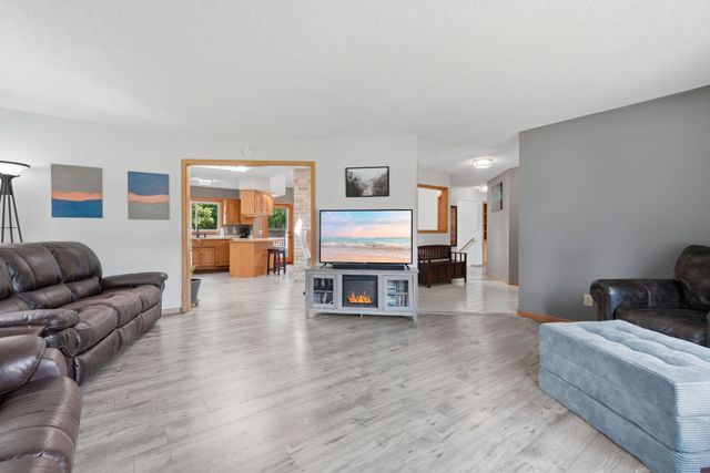 7288 Foxboro Court, Woodbury, MN 55125