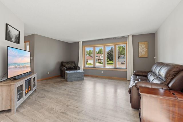7288 Foxboro Court, Woodbury, MN 55125