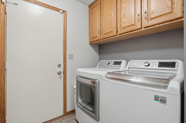 7288 Foxboro Court, Woodbury, MN 55125