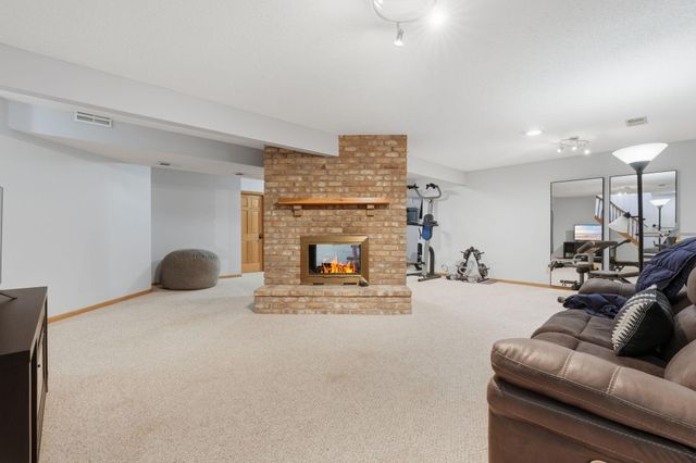 7288 Foxboro Court, Woodbury, MN 55125