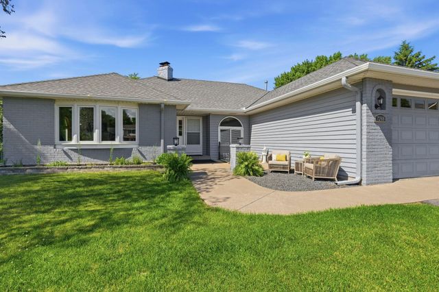 7288 Foxboro Court, Woodbury, MN 55125
