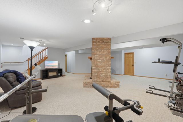 7288 Foxboro Court, Woodbury, MN 55125
