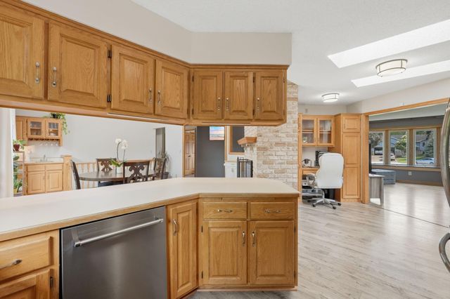 7288 Foxboro Court, Woodbury, MN 55125