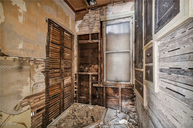 7116 Fullerton Avenue, Cleveland, OH 44105