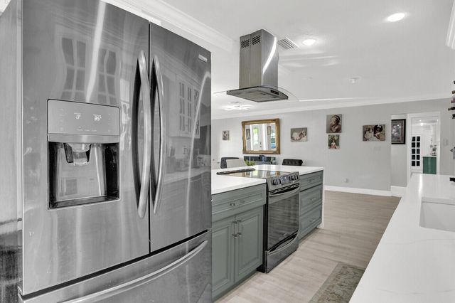 733 SE 10th Avenue, Deerfield Beach, FL 33441