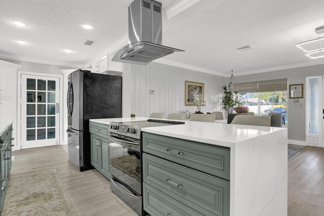 733 SE 10th Avenue, Deerfield Beach, FL 33441