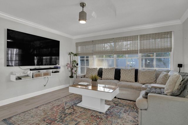 733 SE 10th Avenue, Deerfield Beach, FL 33441