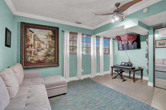 733 SE 10th Avenue, Deerfield Beach, FL 33441