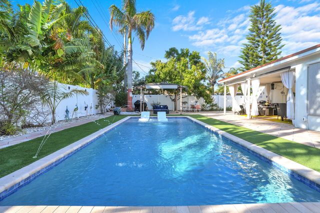 733 SE 10th Avenue, Deerfield Beach, FL 33441