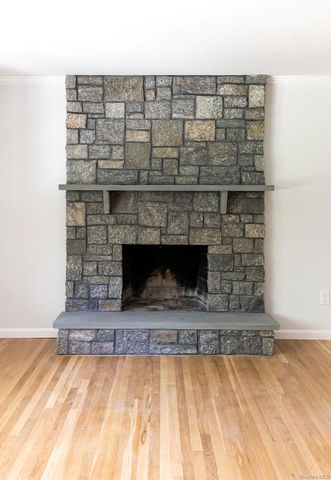 10 Tudor Drive, Stony Brook, NY 11790