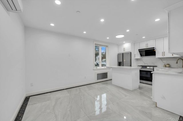 717 College Place, College Point, NY 11356