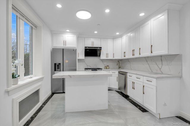 717 College Place, College Point, NY 11356