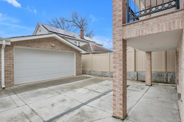 717 College Place, College Point, NY 11356