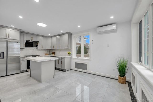 717 College Place, College Point, NY 11356