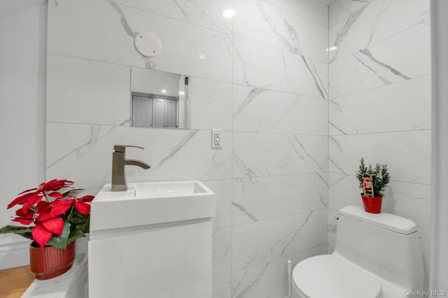 717 College Place, College Point, NY 11356