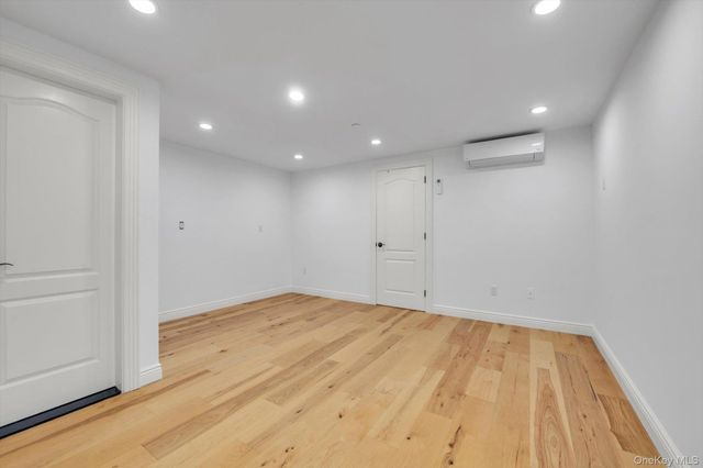 717 College Place, College Point, NY 11356